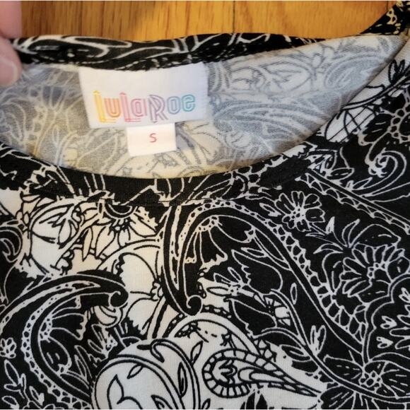 LuLaRoe Irma Black White Stretch Tunic T Floral Jacquard Women Size XL - Picture 2 of 2